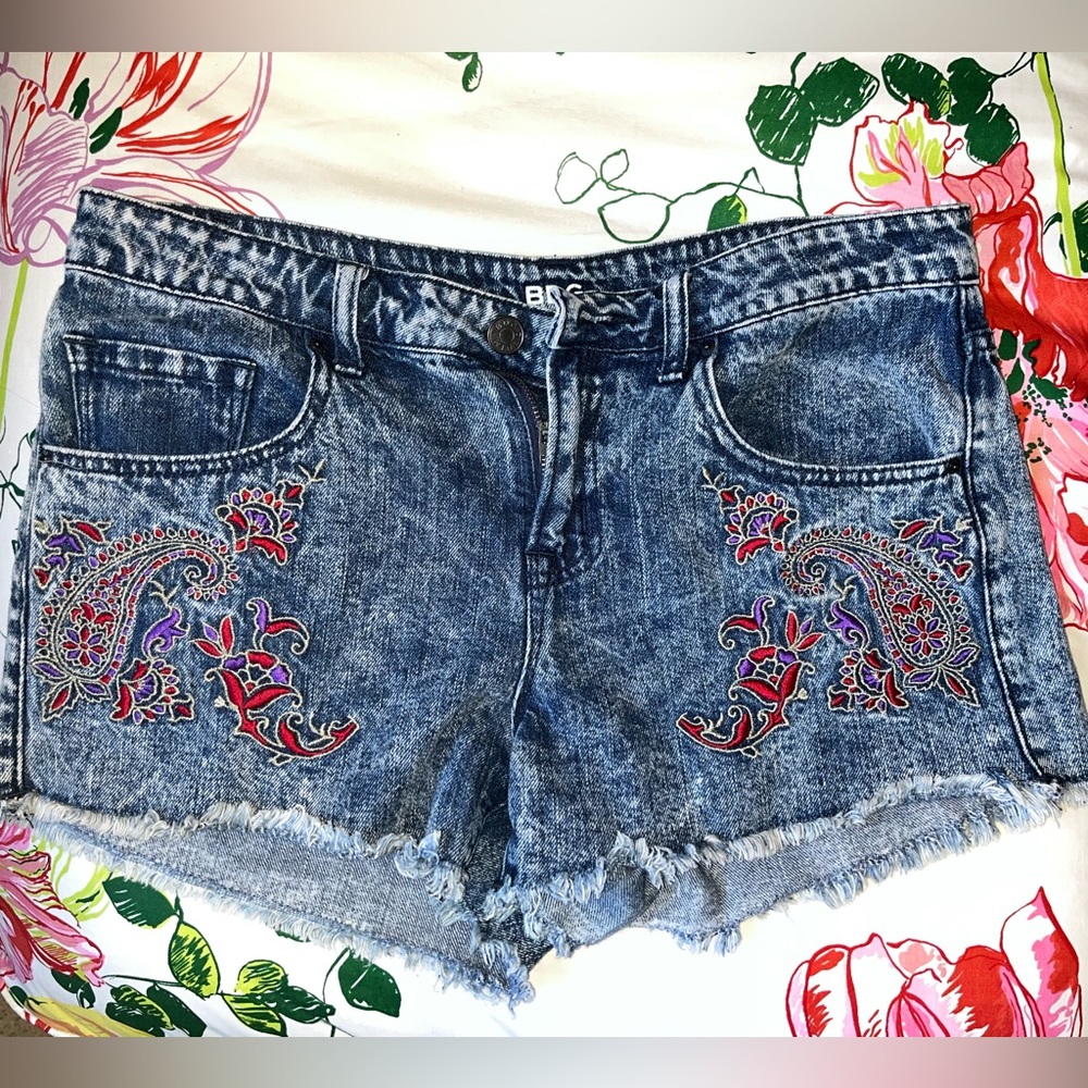 BDG Urban Outfitters Size 32 Floral Embroidered Mid Rise Freja Acid Denim Shorts